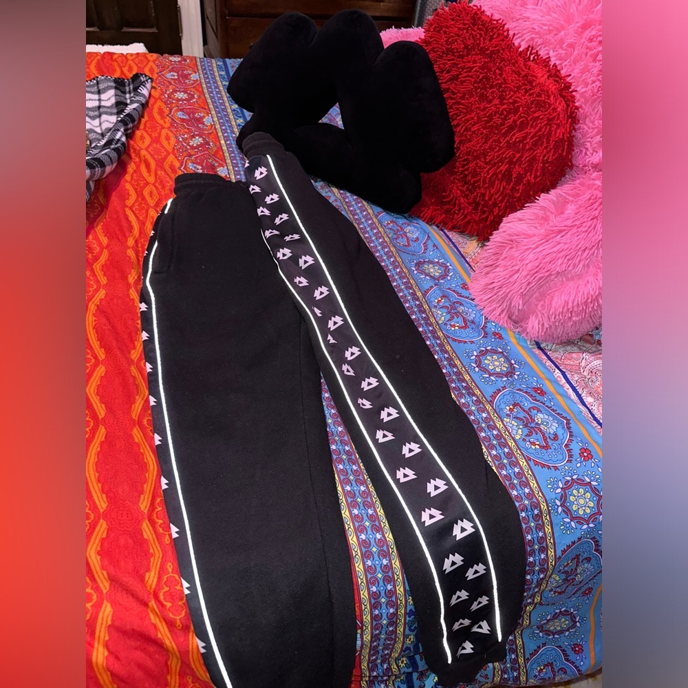 WAKAAN REFLECTIVE JOGGERS